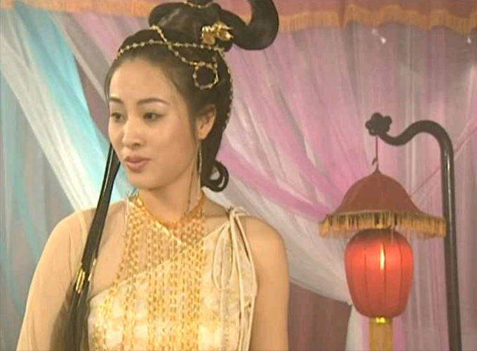 小龙女|明明颜值不够，却偏要演走路上都会被夸的大美人，看到谁你满脸问号？