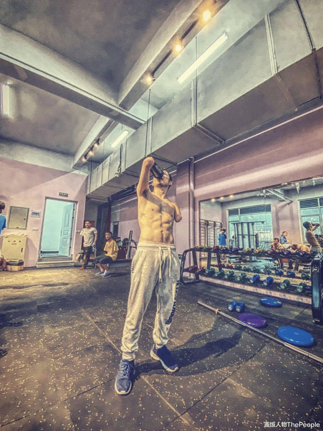游戏主播|6岁出车祸没了双手，却10次奥运夺金，还成游戏主播，许庆也太励志了