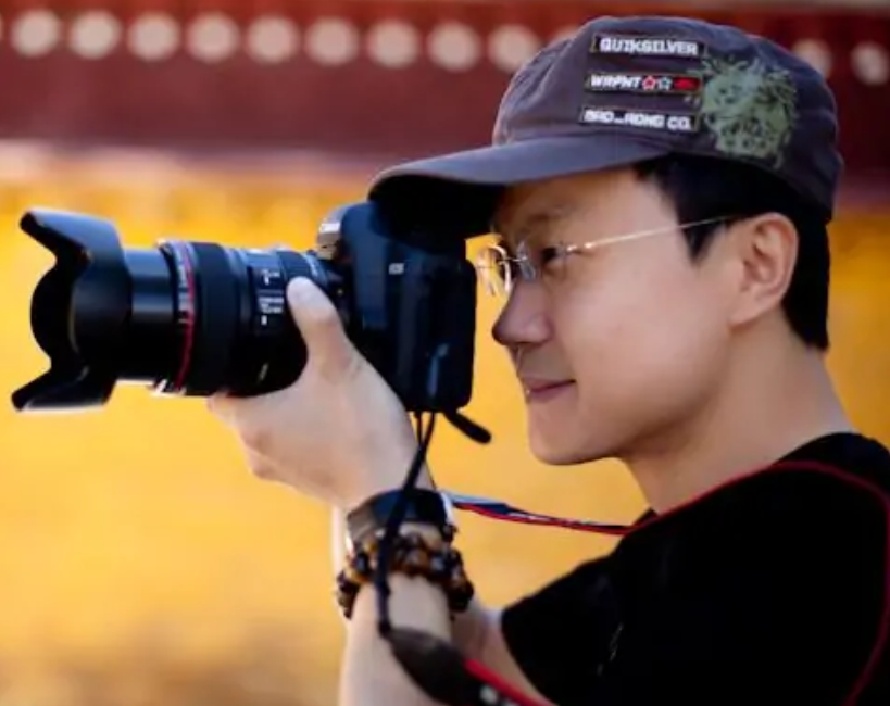 春妮|《新闻联播》刚强，42岁娶二婚春妮，43岁意外得子全家乐开怀