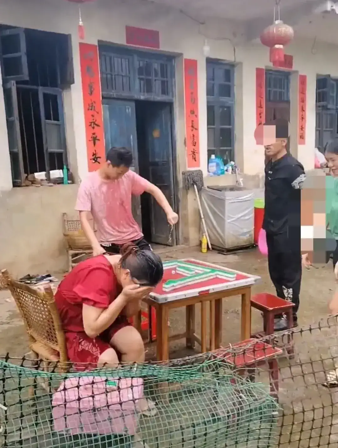 近日,一女子的生活作风引发丈夫不满