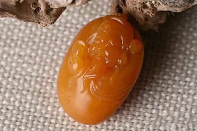 |和田玉的黄沁与黄玉，你会傻傻的分不清么，那到底该如何区分呢？