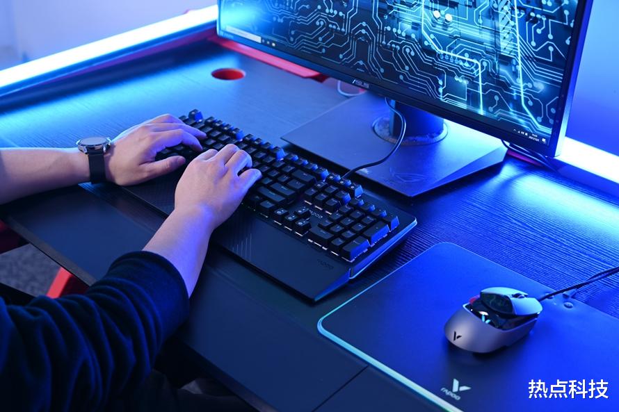 雷柏|雷柏V800RGB游戏机械键盘体验,边框环绕RGB灯光,浸水依然能使用