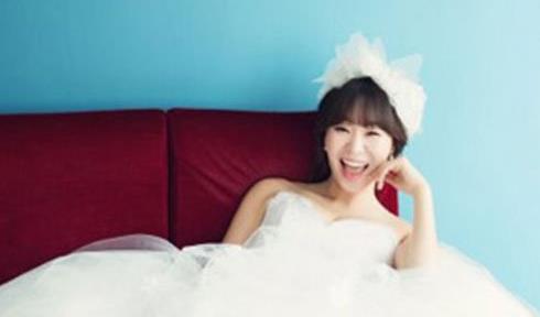 明星|女明星的另一面：连生三胎后做起全职妈妈，百万豪宅无处下脚