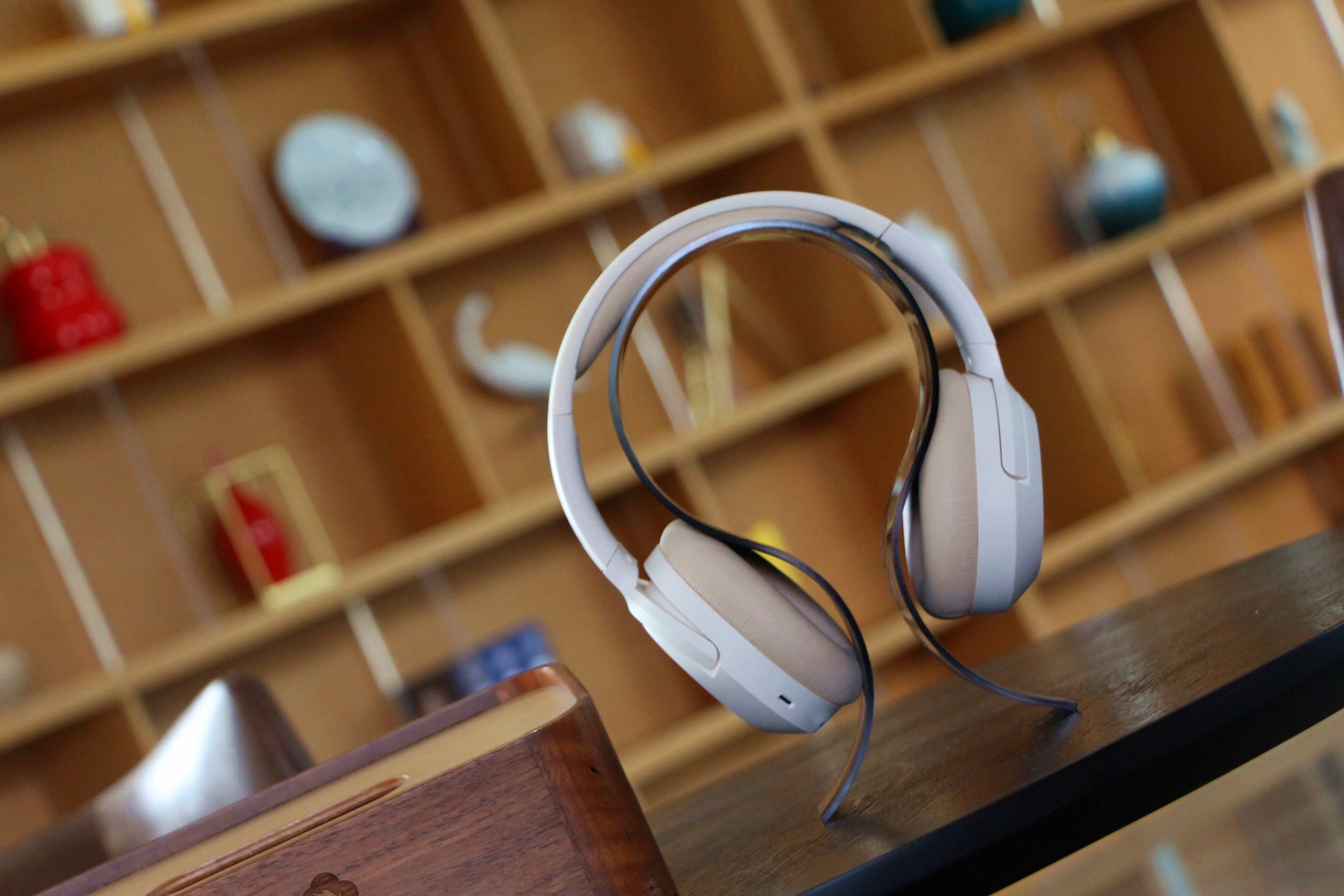 藍牙耳機|漫步者頭戴式藍牙耳機W820NB體驗，顏值、音質、降噪均在線