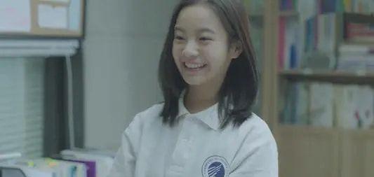 李庚希|“姜泥”李庚希：读美国高中却考不上国内大学，还因抽烟引发争议