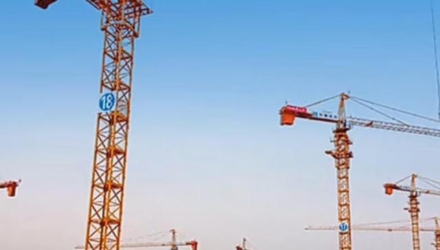 徽州 网红从100米高塔吊坠亡，两女儿才上幼儿园，骨灰盒进不了家门