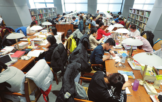 安妈育儿日|某高校研究生放弃“推免”，导师将其报告教育部，直言继续追究