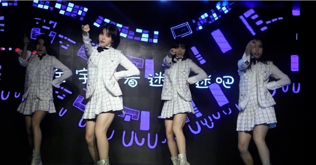 蔡正杰|21岁“男爱豆”转行当收银员,揭开职场的残酷真相:不出众就出局