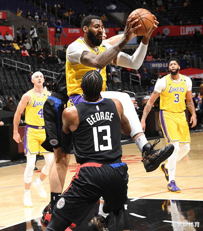 湖人队|湖人2大强敌全胜！东契奇爆发，利拉德第34次30+，要送詹皇附加赛