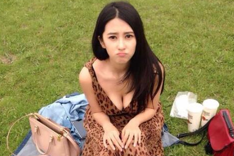 王思聪|王思聪会玩，刚带四个美女逛完夜店，又给美女主播“豪”刷礼物