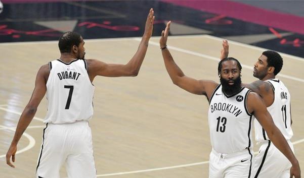 篮网队|二轮对阵雄鹿并不全是坏事！篮网还留了后手，雄鹿已经没招了