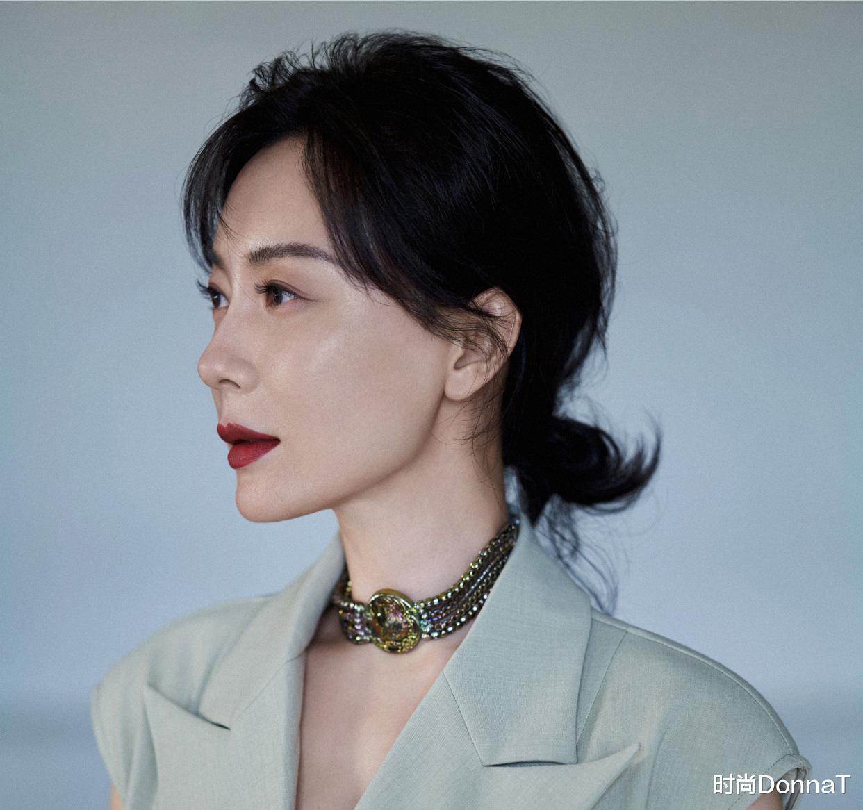 发型|刘涛状态真好！一个发箍减龄20岁，分享适合40+女人的短款发型