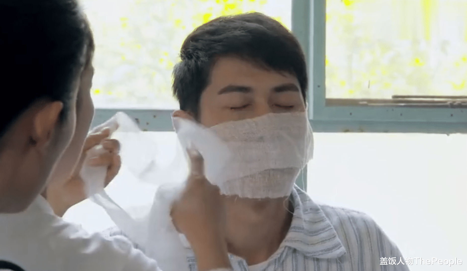 毁容|国产剧毁容还能更离谱？有人热油浇脸不起泡，有人脸被烫熟反变帅