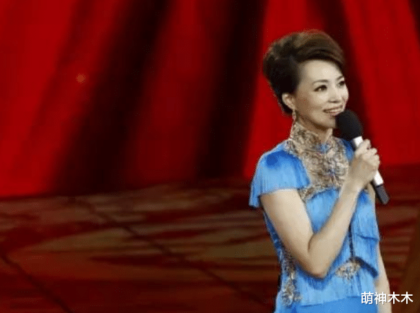 男主播|《杭州新闻联播》出现直播事故，提词器宕机，男主播表情成亮点