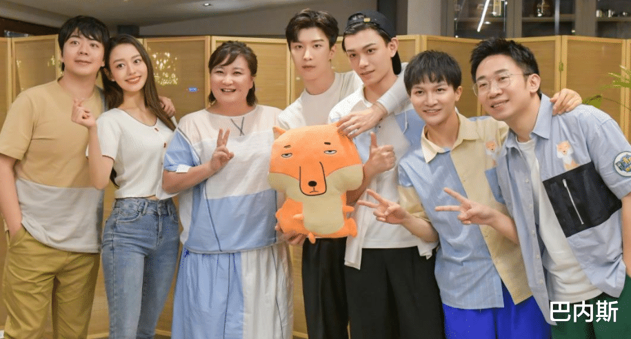 青春环游记|青春环游记:嘉宾背诗成念诗?范丞丞关晓彤双眼瞅向前方,太出戏