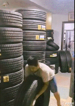 “酒店浴室放着一张床?”有人知道这是干嘛用的吗