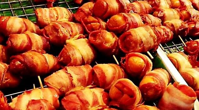 美食小哥谈美食 80后女子不听家人劝，摆摊卖这种小吃，月入两万亲戚朋友都羡慕！