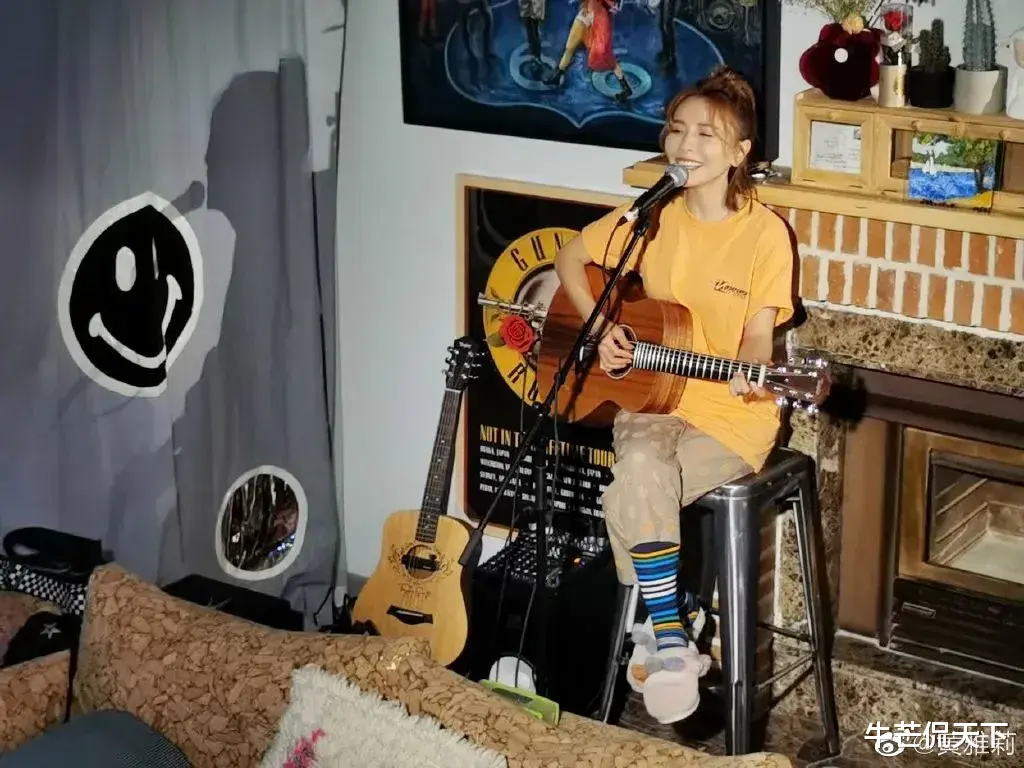 黄雅莉|16年前，那个昙花一现的「过气超女」，过上了九亿少女羡慕的生活！