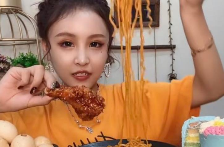 长脖子爸比说|猫妹妹受不了舆论压力，喊话前男友达少出面澄清，疑似想离开公司