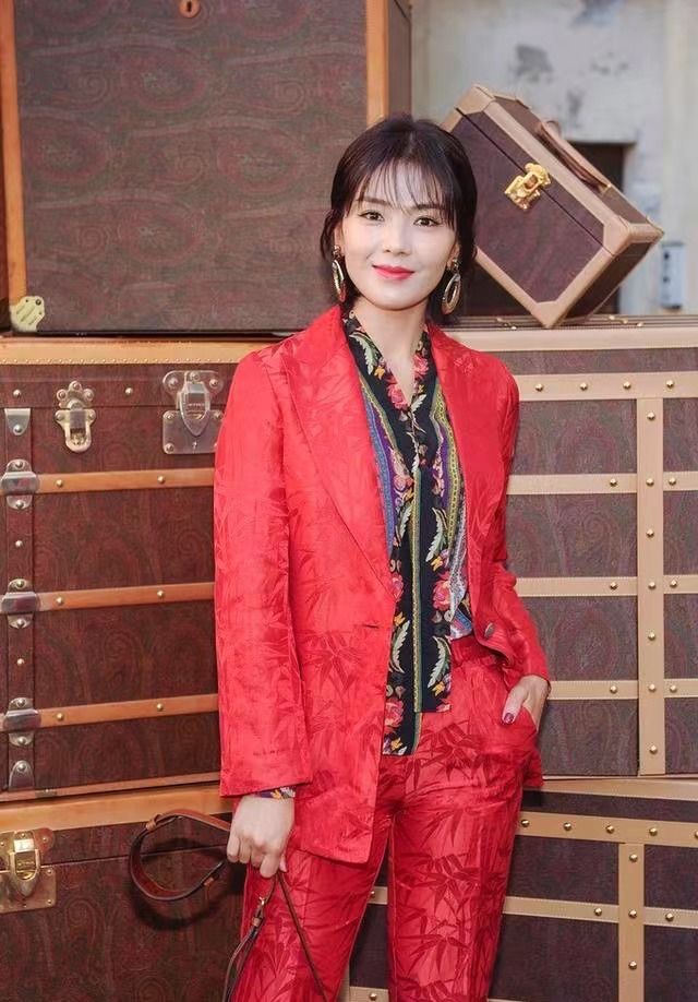 闲鱼有话说 刘涛美到了西藏，穿一身藏袍配脏辫有异域风情，意外有了公主气质