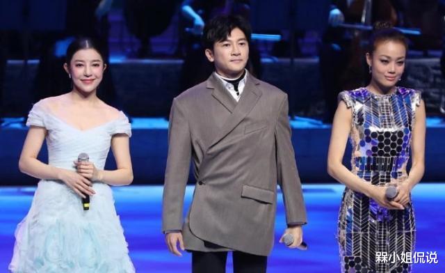 槑小姐侃说|苏有朋为“去油”用力过度，把西装穿出身体畸形感，这头身比真逗