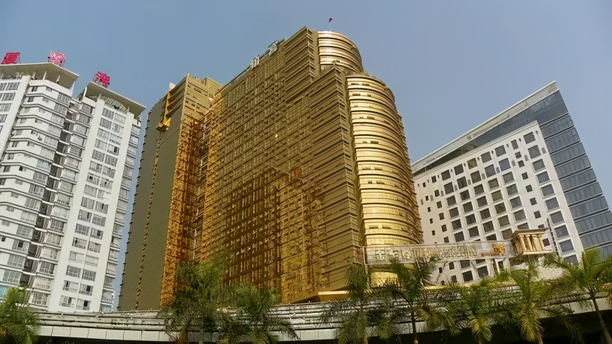 新濟南人小李 110個建筑界的“金酸莓獎”，國家發(fā)改委：嚴(yán)禁建設(shè)“丑陋建筑”