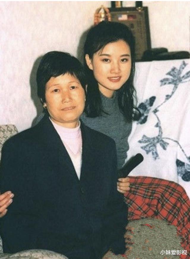 柳岩|湖南盛产美人，10位湘籍女星，各个亭亭玉立，甩“白幼瘦”几条街