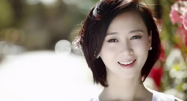 翁虹|翁虹女儿才13岁就美成这样，不是混血儿却胜似混血儿，撞脸阿娇！