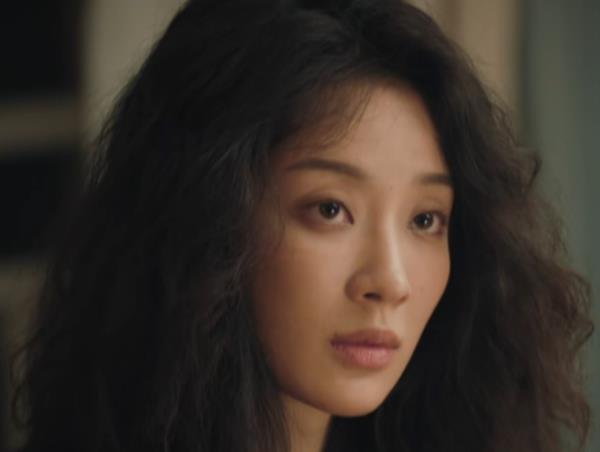 范伟|《对手》孙佳雨很眼熟？原来是《安家》里的她，素颜差点没认出来