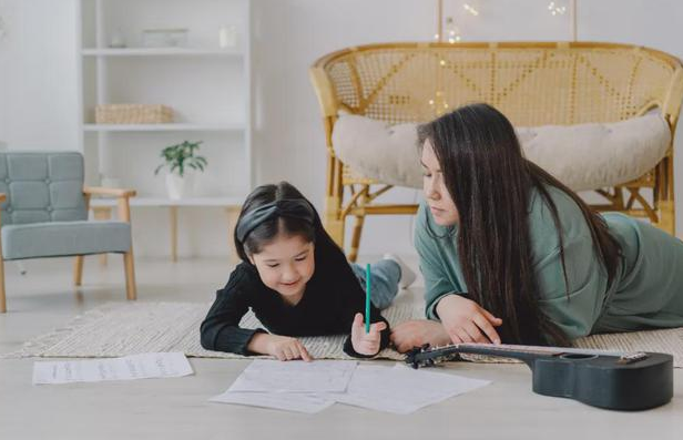 麻阳|有文化的“家政阿姨”火了，月薪3万资质齐全，简历还附高考成绩