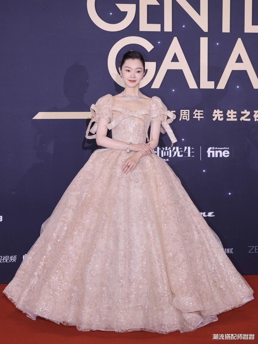 黄渤|时尚先生：张雨绮露一条腿，被冻紫了，郭采洁“猴脸”造型很个性