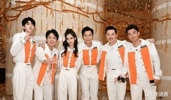 关晓彤|三台跨年演唱会阵容pk，某台流量明星齐聚，关晓彤鹿晗同台现身