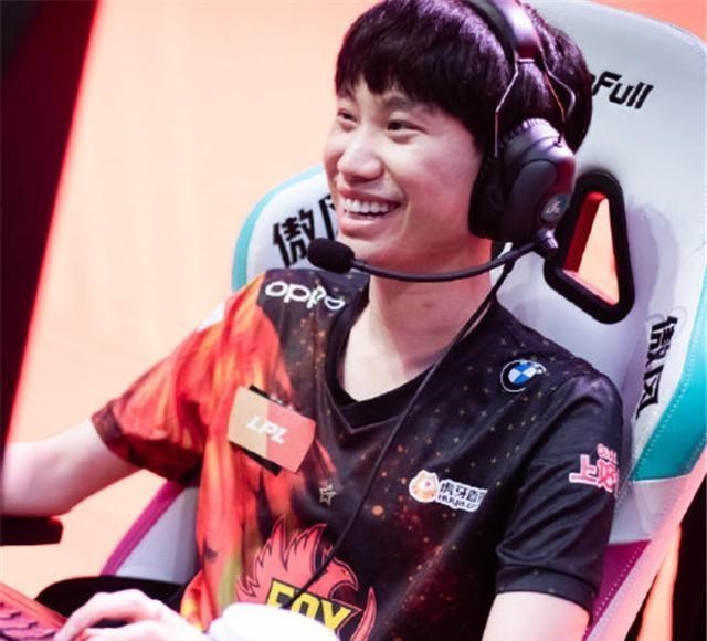 老猫讲戏 doinb在家吵到其他住户，只能回基地？却暗示老婆“幸福”来甩锅