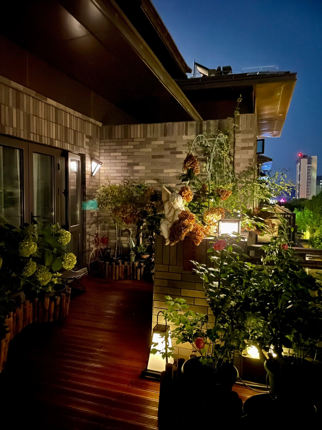 花2万元，改造25㎡别墅露台，这么漂亮的屋顶花园，有撩到你么？