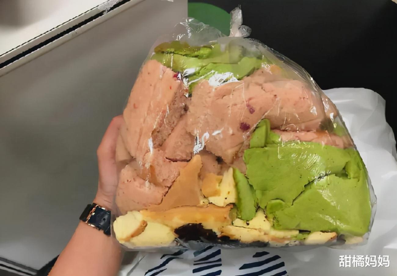 甜橘妈妈|二胎宝妈给宝宝买蛋糕“边角料”，遭到网友无情吐槽：孩子真可怜