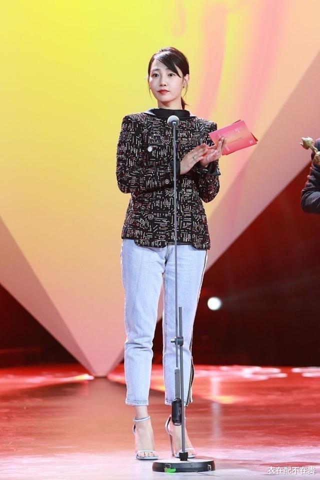 衣在配不在贵|白百何的时尚难以理解，西装“反着穿”看似独特，但前后看都显胖