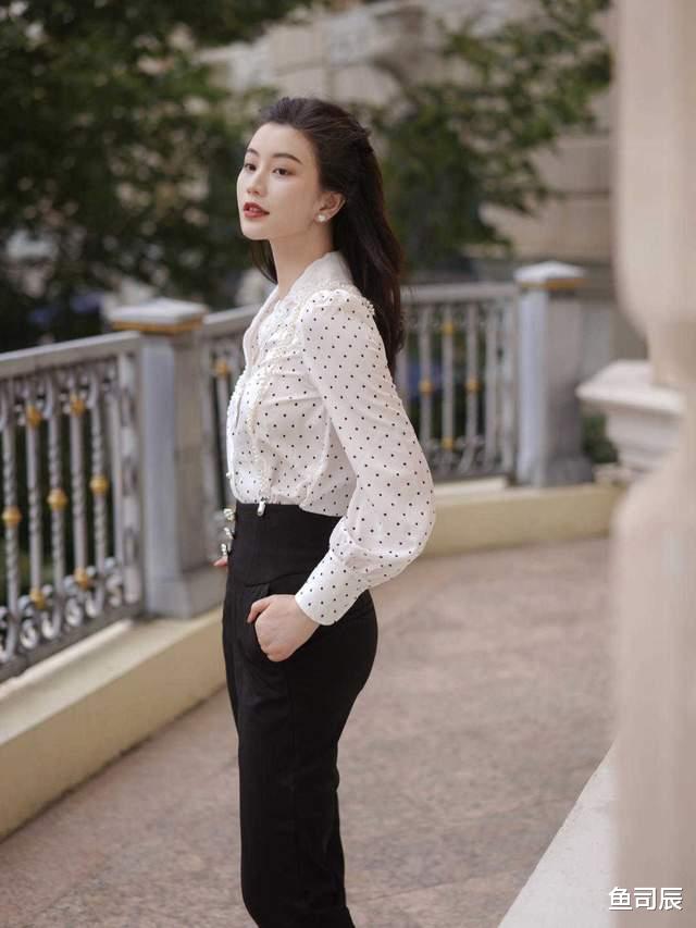 鱼司辰|论气质穿搭技巧，可以参考这位时尚博主，不光时髦简约，还很实用