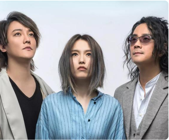飞儿乐团|踢走主唱找个“替身”，混不好又想让人回来，网友：太尴尬了