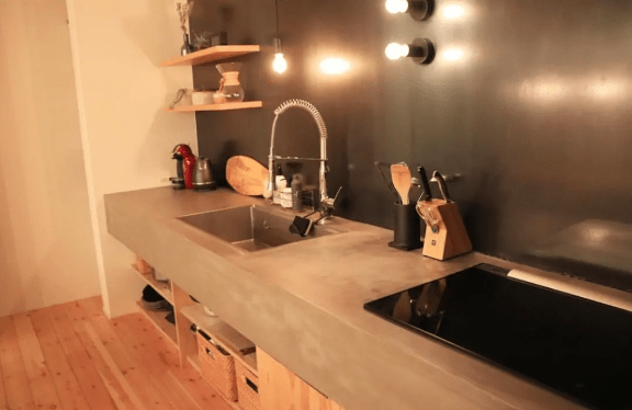 |85平小居住三个娃,客厅没有沙发,妈妈定期扔扔扔,好清爽