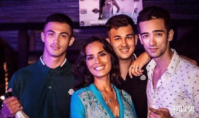 柯以男|韦唯22岁时，跟19岁的付笛生恋爱了，随着韦唯名气的增大，便提了分手