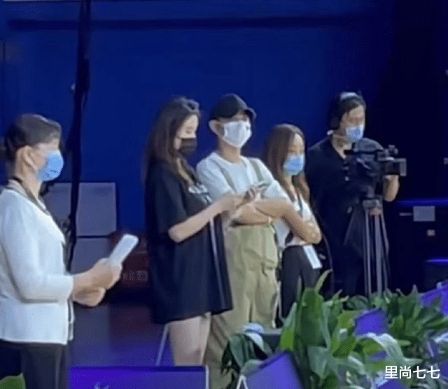 马伊琍|新女友获认可？文章疑带女友陪爱马比赛，打扮像小姑娘身材超性感