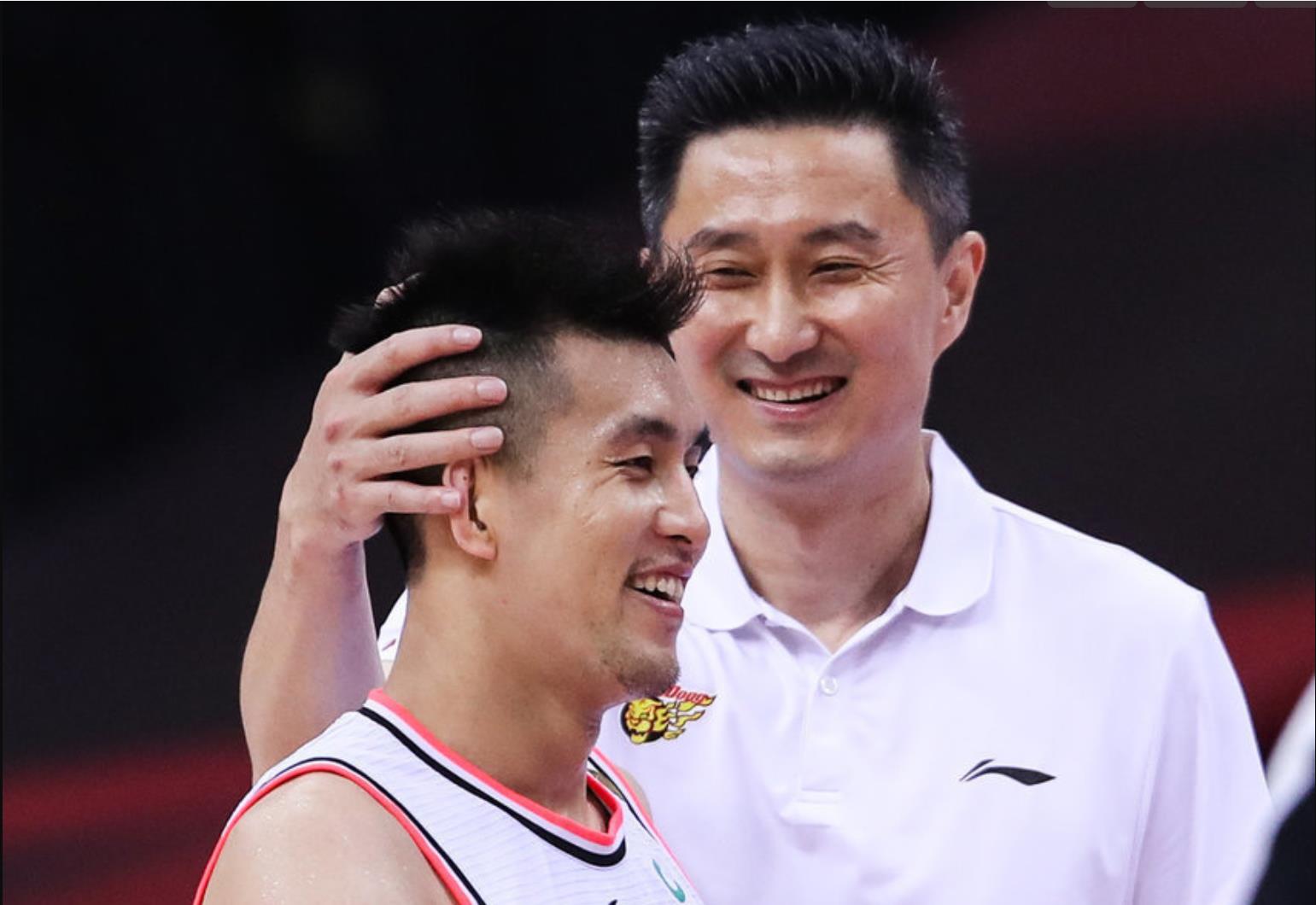 遼寧男籃|楊鳴杜鋒暢談CBA總決賽，10大名嘴預測冠軍歸屬，結果似乎沒懸念