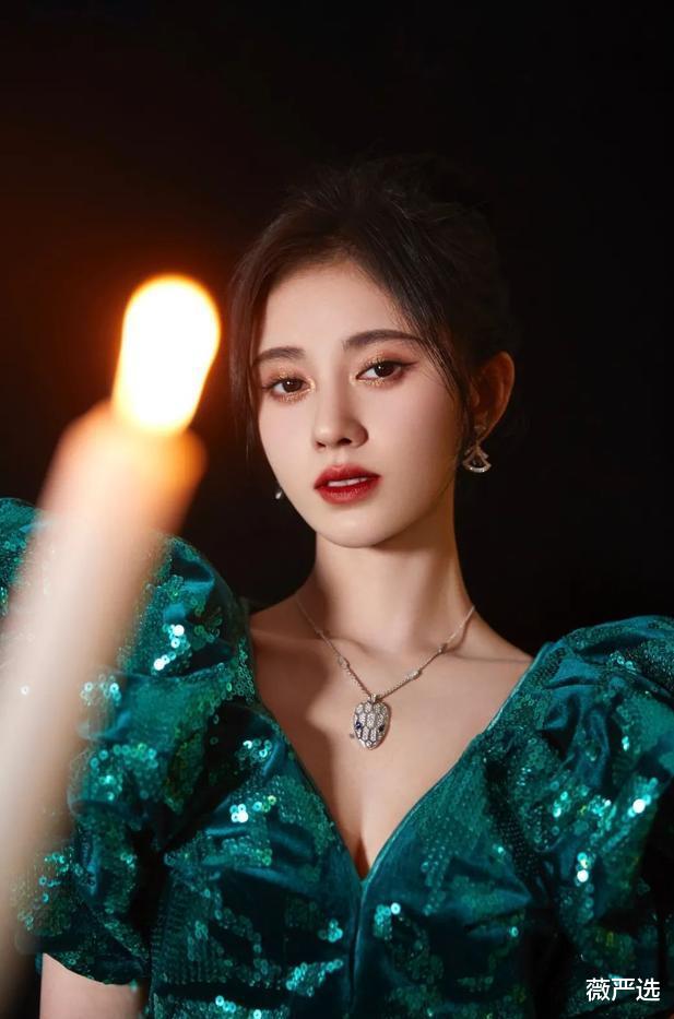 鞠婧祎|为何鞠婧祎敢摆脱半永久妆？精致的五官，从眉形上的用心就能看出