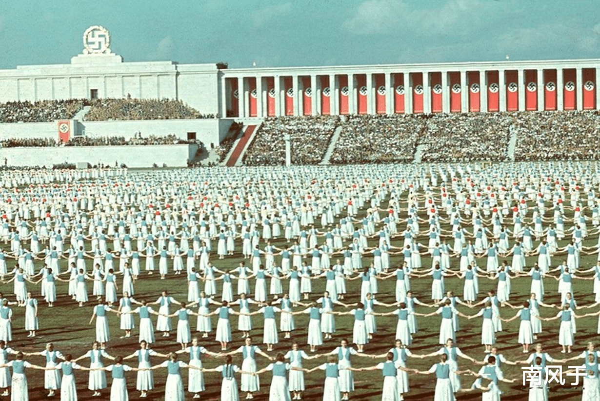 艺伎|39张无PS的老照片，张张匪夷所思，艺伎正给顾客做鬼脸～