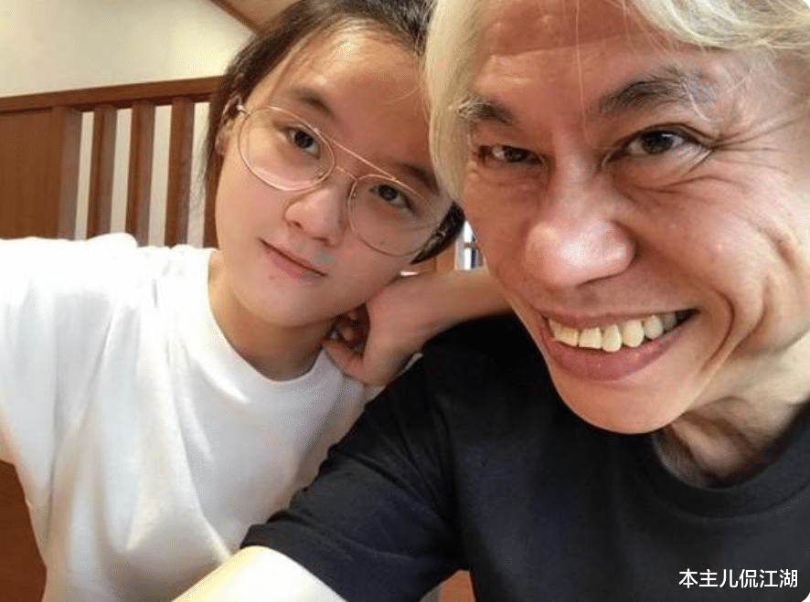 李坤城|林靖恩“毁灭史”，和大39岁男友同居8年