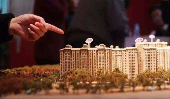 |手里现有100万，全款买公寓，还是贷款买住宅，哪个更合适？