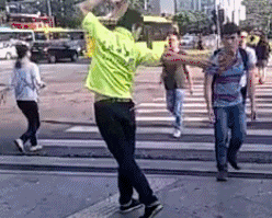 咸蛋的小姐 “妹子你要看准了再出手啊,打到铁柱的手还痛吗?”哈哈回家好好练拳