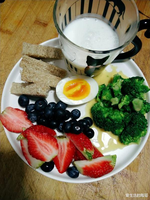 癌细胞|癌细胞最爱找的4种早餐,你吃过没有?不想被癌盯上,千万管住嘴