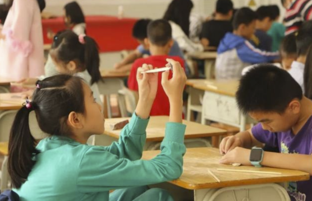 宋妈说育儿|小学将“缩水”一年？“5+4”取代“6+3”？官方的回应让家长安心