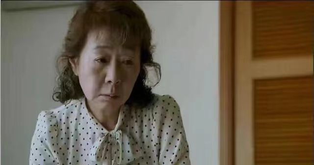 酒神小姐|《酒神小姐》：65岁的站街女，撕开老年人的“情欲”和“隐痛”